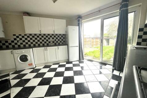 Arundel Drive, Harrow photo 3