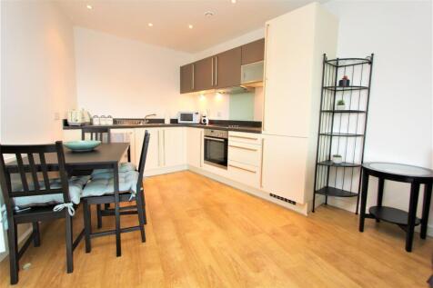 2 bed flat to rent Brockley Hall Road, London SE4