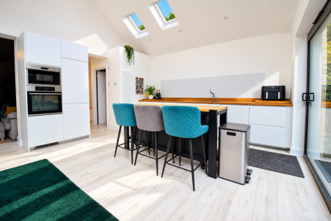 KITCHEN / DINER