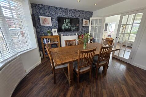 Dining Room to Lounge