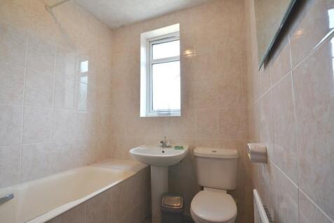 Kingston Lane, Uxbridge, UB8 photo 4