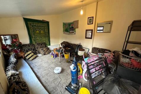 GARAGE/PLAYROOM