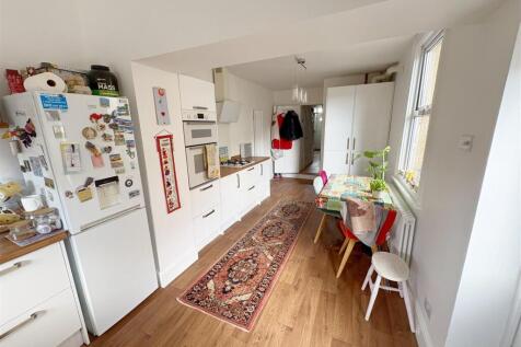 Kitchen_Dining room (1).jpg