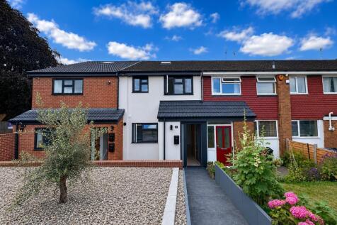 2-bed flat on INCLUDES COUNCIL TAX Stonehouse Lane, Quinton, Birmingham, B32 3EA, £1,250/mo