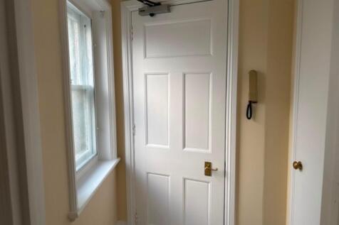 Hynes Court, SP11 photo 5