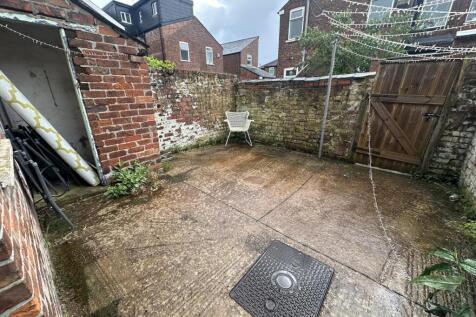 3hg.yard.JPG