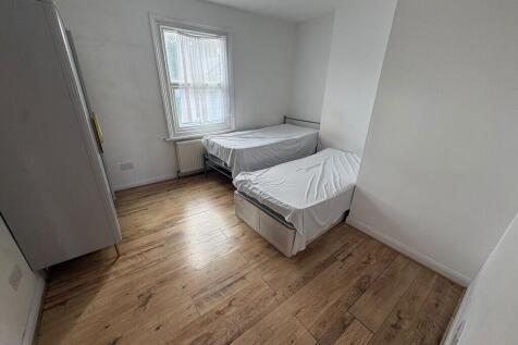 Eastfield Road, Burnham, Slough photo 3