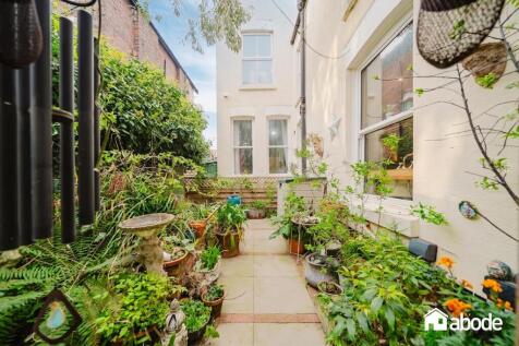 42 Brooke Road West-7.jpg