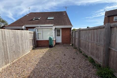 1-bed terraced on Quantock Rise, Shepshed, Loughborough, LE12, £725/mo