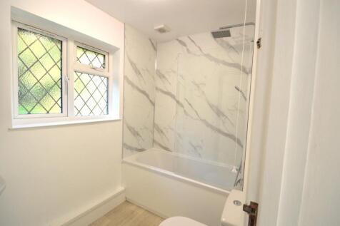 Bathroom 1.JPG