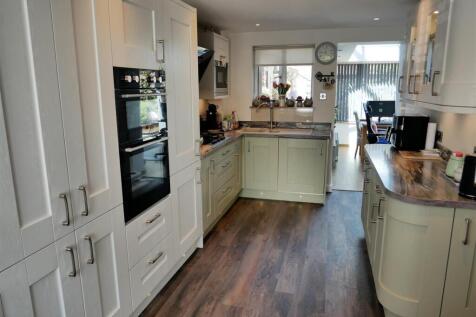 FITTED DINING KITCHEN