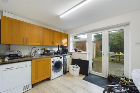 CAM03218G0-PR0473-STILL022