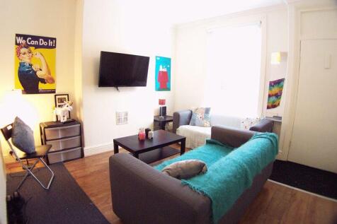 4-bed flat on Welton Grove, Hyde Park, Leeds, £1,803/mo