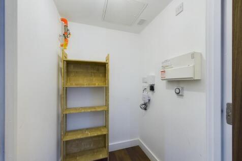 CAM01231G0-PR0052-STILL005