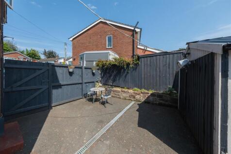 28 Oathills Drive-2-002.JPG