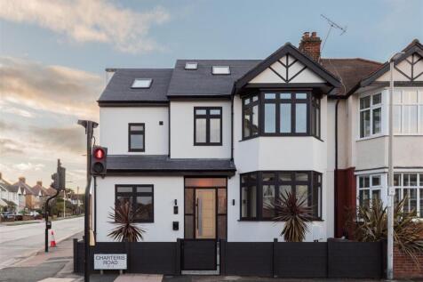 Charteris Road, IG8
