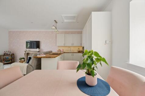 Kitchen/Dining Area