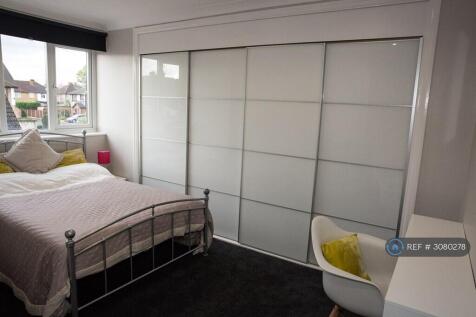 Sydney Crescent, Ashford, TW15 photo 4