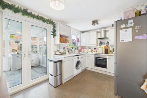 CAM01791G0-PR0164-STILL008