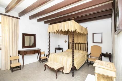 LARGE POSSESSION WITH RESTAURANT FOR SALE