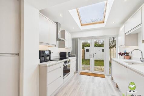 EweMove Estate Agents Basingstoke - Lapin Lane Hat