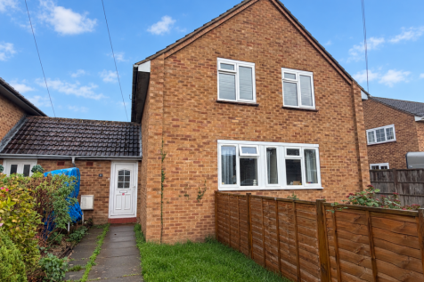 2-bed flat on Coombefield Road, WR11 7RU, £950/mo