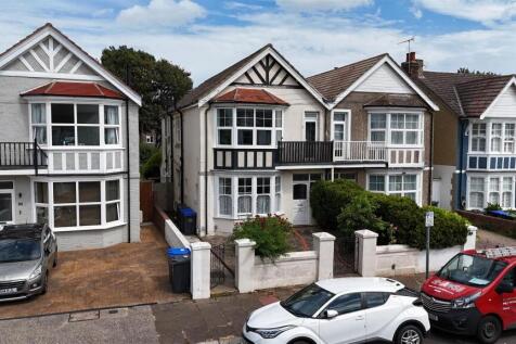 Worthing, BN11 - property photo