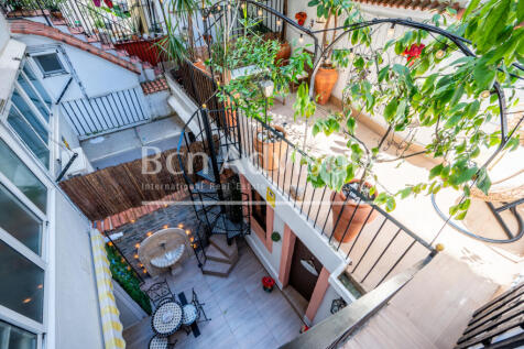 Singular-duplex-reformado-con-terrazas-y-elemen...