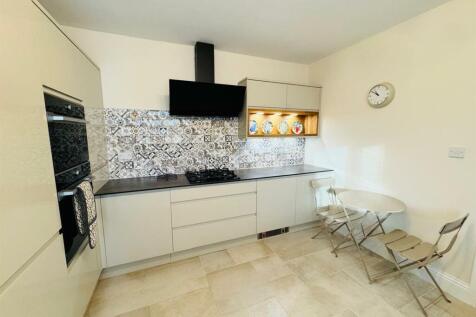 Breakfasting Kitchen