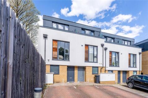 Teddington, TW11 - property photo