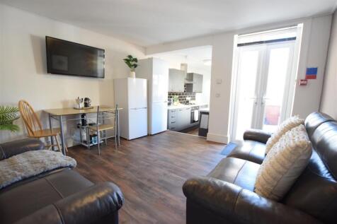 5-bed terraced on 27/28 - Allison Place - Student House, £2,383/mo