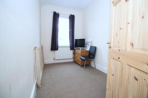 Rear Bedroom / Dress