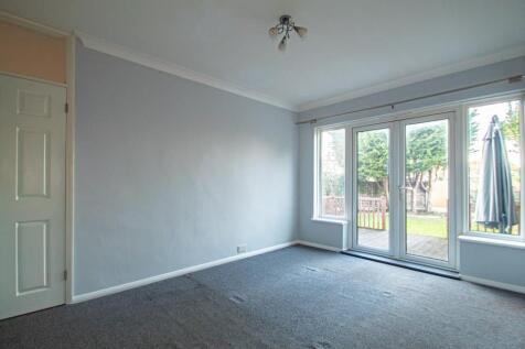 Carlton Drive, Benfleet, Essex photo 3
