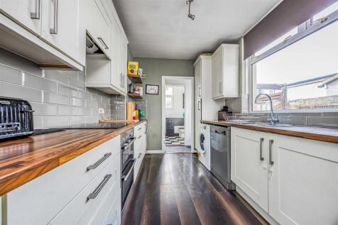 153 Landguard Road, Southsea-Small-PorticoMarketin