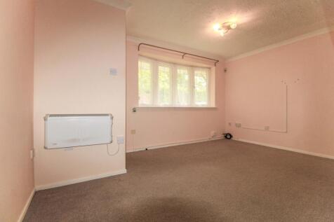 Turnberry Court, Carpenders Park, Watford, WD19 photo 3