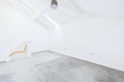 CAM01909G0-PR0444-STILL010