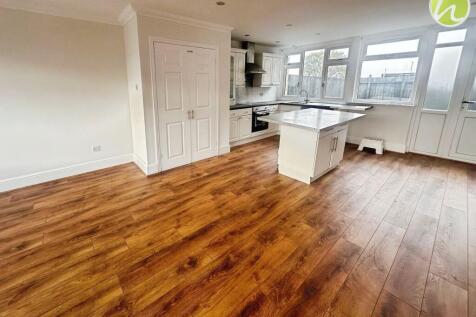 Living area &amp; Kitchen