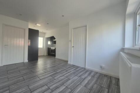 Upper Ettingshall Road, Bilston, West Midlands, WV14 photo 5