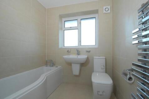 Bushey Close, High Wycombe, HP12 photo 3