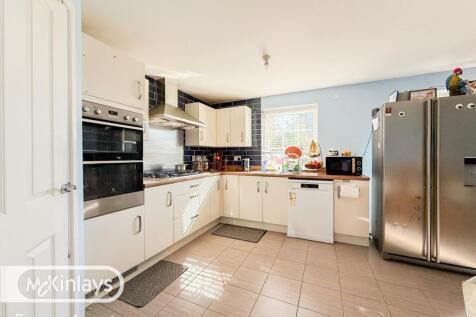 4 bed detached house for sale Port Stanley Close,