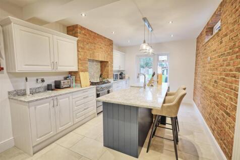 KITCHEN/BREAKFAST ROOM