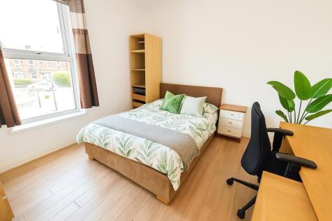 Bright bedroom with double bed and study area...