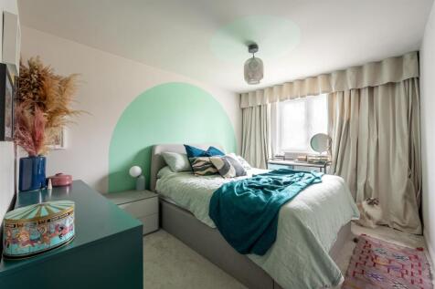 Buxhall Crescent, E9