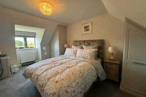 BEDROOM 2 (FIRST FLOOR)