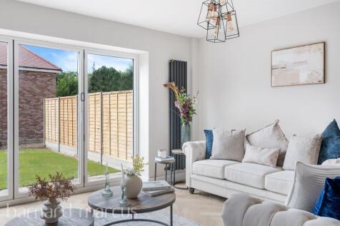 Manor Road South, ESHER photo 4