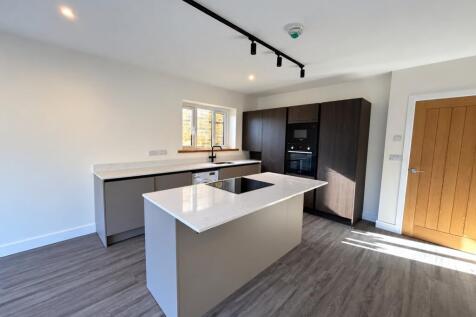 South Parade, Cleckheaton, West Yorkshire, BD19 photo 3