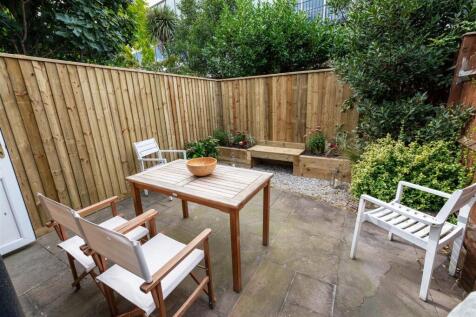 5 Lydden Grove Gdn 2.jpg