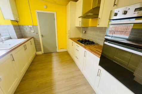 3-bedroom Terraced House in East Ham