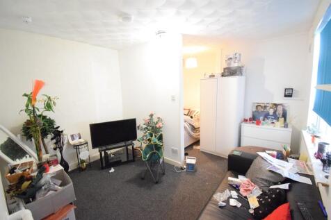 Lounge/Bed Area