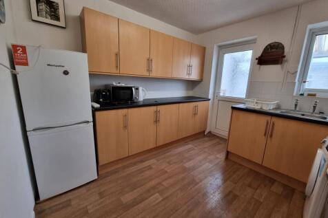 8 Curzon Grove, Leamington Spa photo 4